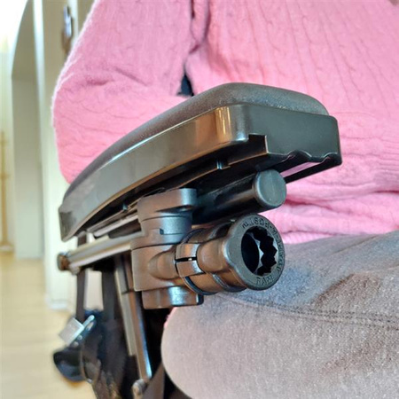 RAM® Universal Wheelchair Base cu eliberare rapidă și caracteristică pivotantă